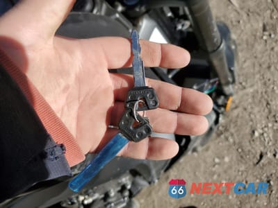 Zdjęcie 8 z 10 samochodu: 2023 YAMAHA MT09 VIN:JYARN71E3PA003874 - miniatura