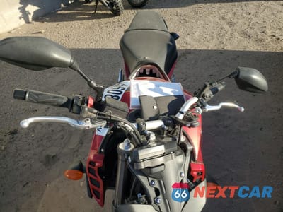 Piąte zdjęcie samochodu w środku: 2017 YAMAHA FZ09 VIN:JYARN53EXHA000327 - miniatura