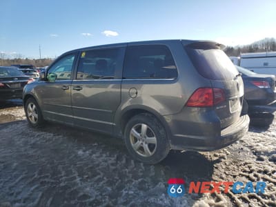 Drugie zdjęcie samochodu z przodu: 2010 VOLKSWAGEN ROUTAN SE VIN:2V4RW3D10AR388466 - miniatura