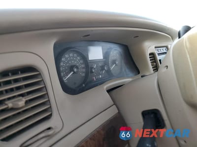 Zdjęcie 9 z 12 samochodu: 2006 MERCURY GRAND MARQUIS LS VIN:2MEFM75W66X626343 - miniatura