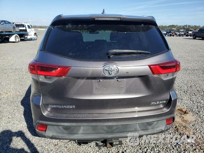 Zdjęcie 6 z 15 samochodu: 2018 TOYOTA HIGHLANDER SE VIN:5TDJZRFH9JS862367 - miniatura