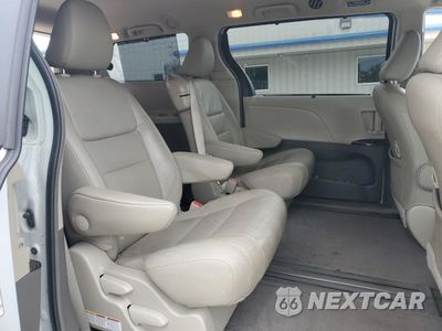 Zdjęcie 12 z 15 samochodu: 2017 TOYOTA SIENNA XLE VIN:5TDYZ3DC0HS842246 - miniatura