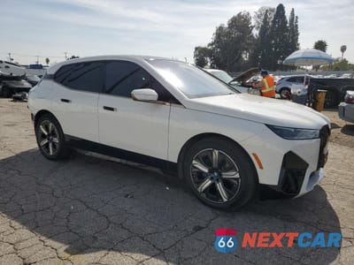 Czwarte zdjęcie samochodu z boku: 2022 BMW IX XDRIVE50 VIN:WB523CF09NCK81824 - miniatura