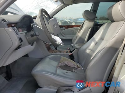 Zdjęcie 7 z 14 samochodu: 2001 MERCEDES-BENZ E 320 VIN:WDBJF65J91B344101 - miniatura