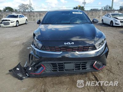 Piąte zdjęcie samochodu w środku: 2023 KIA FORTE GT LINE VIN:3KPF54AD7PE590834 - miniatura
