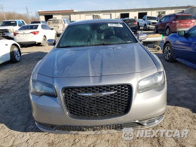 Piąte zdjęcie samochodu w środku: 2016 CHRYSLER 300 S VIN:2C3CCABG0GH310941 - miniatura