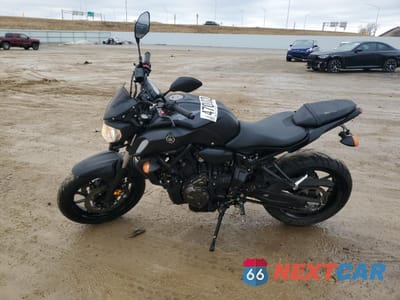 Trzecie zdjęcie samochodu z tyłu: 2019 YAMAHA MT07 VIN:JYARM27E9KA005134 - miniatura