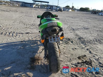 Czwarte zdjęcie samochodu z boku: 2006 KAWASAKI ZX636 C1 VIN:JKBZXJC126A035337 - miniatura