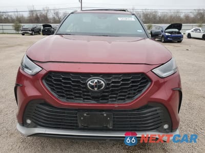 Piąte zdjęcie samochodu w środku: 2023 TOYOTA HIGHLANDER L VIN:5TDKDRAH5PS513810 - miniatura