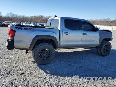 Trzecie zdjęcie samochodu z tyłu: 2018 TOYOTA TACOMA DOUBLE CAB VIN:5TFCZ5AN3JX161266 - miniatura