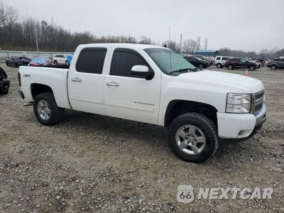 Czwarte zdjęcie samochodu z boku: 2011 CHEVROLET SILVERADO K1500 LT VIN:3GCPKSE37BG224534 - miniatura