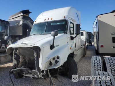Drugie zdjęcie samochodu z przodu: 2015 FREIGHTLINER CASCADIA 125 VIN:3AKJGLD52FSGA7821 - miniatura