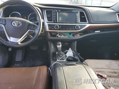 Zdjęcie 8 z 12 samochodu: 2017 TOYOTA HIGHLANDER LIMITED VIN:5TDYZRFH4HS194406 - miniatura