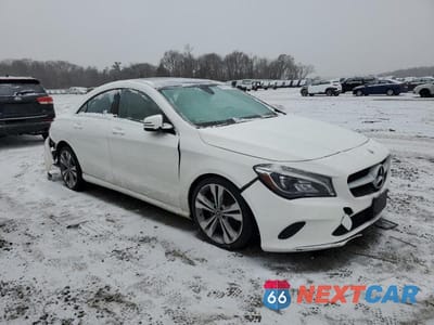 Czwarte zdjęcie samochodu z boku: 2019 MERCEDES-BENZ CLA 250 VIN:WDDSJ4EB7KN775608 - miniatura