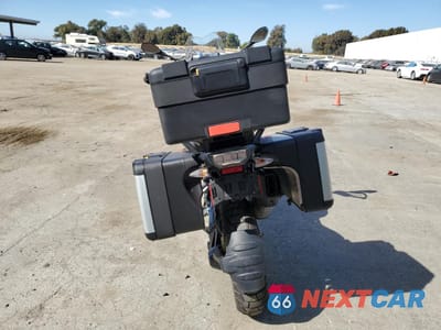 Czwarte zdjęcie samochodu z boku: 2018 BMW R1200 GS VIN:WB10A6101JZ657706 - miniatura
