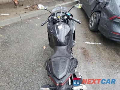 Zdjęcie 6 z 10 samochodu: 2024 KAWASAKI EX500 H VIN:ML5EXGH12RDA18042 - miniatura