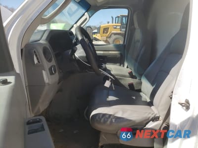 Zdjęcie 7 z 13 samochodu: 2021 FORD ECONOLINE E350 SUPER DUTY CUTAWAY VAN VIN:1FDWE3FN0MDC34794 - miniatura