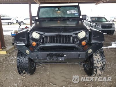 Piąte zdjęcie samochodu w środku: 2008 JEEP WRANGLER UNLIMITED SAHARA VIN:1J8GB59118L589452 - miniatura