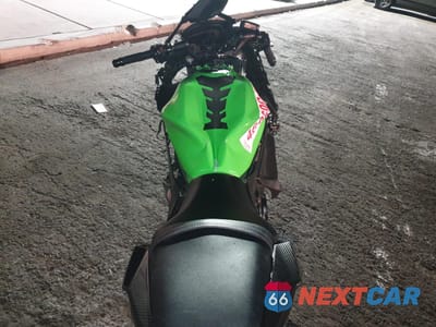 Zdjęcie 6 z 9 samochodu: 2022 KAWASAKI EX650 N VIN:ML5EXEN15NDA50308 - miniatura