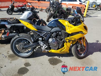 2024 SUZUKI GSX800 F JS1EM13B6R7101684 - główne zdjęcie licytacji z USA - miniatura