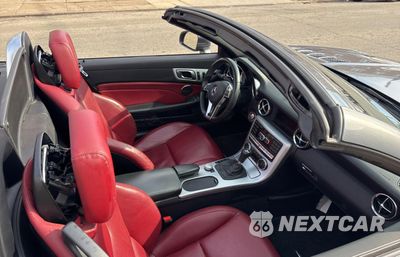 Piąte zdjęcie samochodu w środku: 2016 MERCEDES-BENZ SLK 350 VIN:WDDPK5HA0GF117609 - miniatura