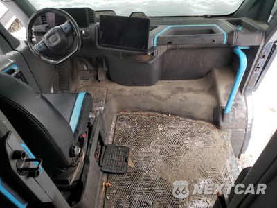 Zdjęcie 8 z 14 samochodu: 2023 RIVIAN EDV 700 VIN:7FCEHEB71PN009044 - miniatura