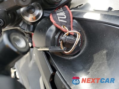 Zdjęcie 8 z 10 samochodu: 2023 KAWASAKI ZR900 F VIN:ML5ZRDF19PDA61268 - miniatura