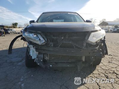 Piąte zdjęcie samochodu w środku: 2017 NISSAN ROGUE S VIN:JN8AT2MT2HW145632 - miniatura