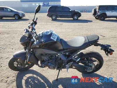 Trzecie zdjęcie samochodu z tyłu: 2023 YAMAHA MT09 VIN:JYARN71E3PA003874 - miniatura