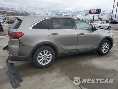 Trzecie zdjęcie samochodu z tyłu: 2019 KIA SORENTO LX VIN:5XYPGDA52KG456784 - miniatura