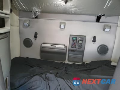 Zdjęcie 6 z 10 samochodu: 2023 VOLVO VN VNL VIN:4V4NC9EH1PN322082 - miniatura