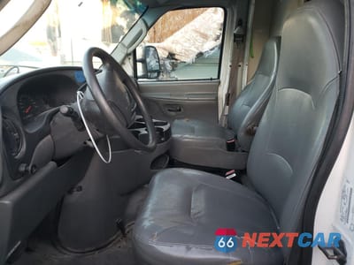 Zdjęcie 7 z 13 samochodu: 2006 FORD ECONOLINE E350 SUPER DUTY CUTAWAY VAN VIN:1FDWE35L56HA45229 - miniatura