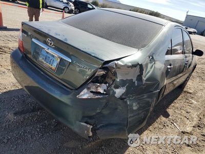 Trzecie zdjęcie samochodu z tyłu: 2002 TOYOTA CAMRY LE VIN:JTDBE32K120104901 - miniatura