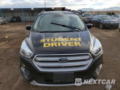 Piąte zdjęcie samochodu w środku: 2018 FORD ESCAPE SE VIN:1FMCU9GDXJUD21466 - miniatura