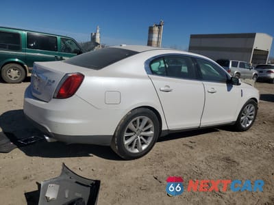 Trzecie zdjęcie samochodu z tyłu: 2011 LINCOLN MKS VIN:1LNHL9FT0BG610437 - miniatura