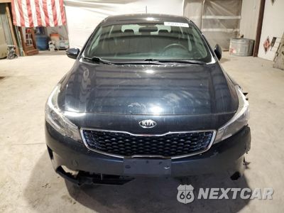 Piąte zdjęcie samochodu w środku: 2017 KIA FORTE LX VIN:KNAFK5A88H5680814 - miniatura