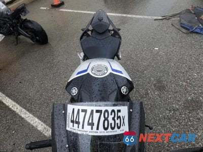 Piąte zdjęcie samochodu w środku: 2024 YAMAHA YZFR1M C VIN:JYARN67Y4RA000464 - miniatura