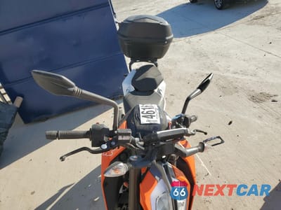 Piąte zdjęcie samochodu w środku: 2018 KTM 390 DUKE VIN:MD2JPJ408JC261631 - miniatura