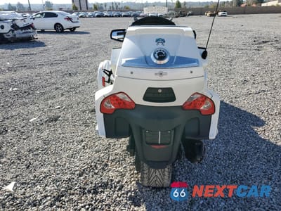 Czwarte zdjęcie samochodu z boku: 2014 CAN-AM SPYDER ROADSTER RT VIN:2BXNBDD18EV000780 - miniatura
