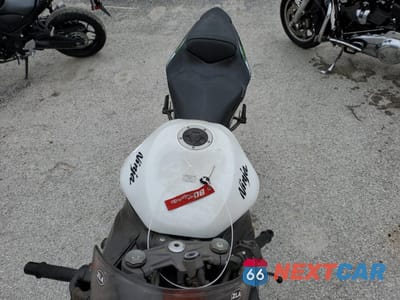 Piąte zdjęcie samochodu w środku: 2014 KAWASAKI ZX636 E VIN:JKBZXJE10EA010755 - miniatura