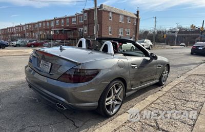 Czwarte zdjęcie samochodu z boku: 2016 MERCEDES-BENZ SLK 350 VIN:WDDPK5HA0GF117609 - miniatura