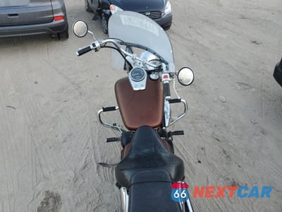 Zdjęcie 6 z 8 samochodu: 2018 HONDA VT750 C VIN:JH2RC5006JK400217 - miniatura
