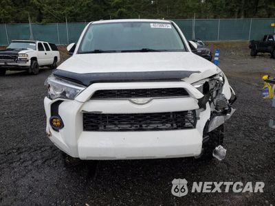 Piąte zdjęcie samochodu w środku: 2019 TOYOTA 4RUNNER SR5 VIN:JTEBU5JR3K5640356 - miniatura