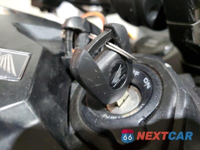 Zdjęcie 8 z 9 samochodu: 2021 HONDA CB650 RA VIN:MLHRH0252M5200490 - miniatura