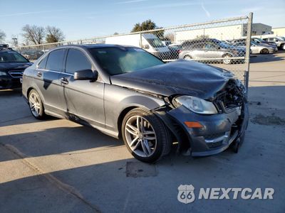 Czwarte zdjęcie samochodu z boku: 2013 MERCEDES-BENZ C 250 VIN:WDDGF4HB7DA786315 - miniatura