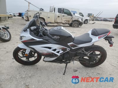 Trzecie zdjęcie samochodu z tyłu: 2014 KAWASAKI EX300 B VIN:JKAEX8B12EDA08393 - miniatura