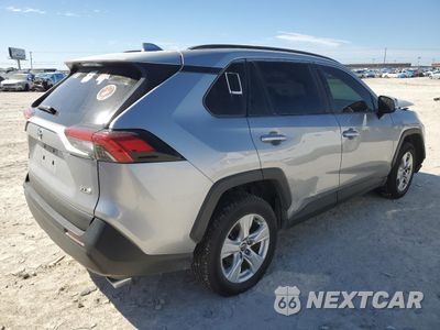 Trzecie zdjęcie samochodu z tyłu: 2019 TOYOTA RAV4 XLE VIN:JTMW1RFV9KD023383 - miniatura