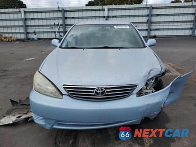 Piąte zdjęcie samochodu w środku: 2005 TOYOTA CAMRY LE VIN:4T1BE32K35U597151 - miniatura