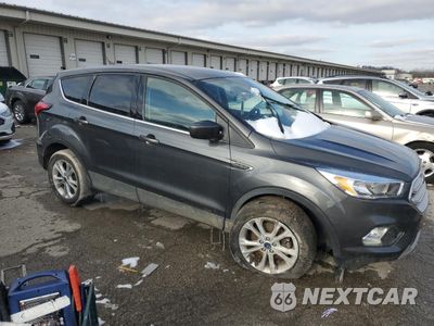 Czwarte zdjęcie samochodu z boku: 2019 FORD ESCAPE SE VIN:1FMCU0GD8KUC23629 - miniatura