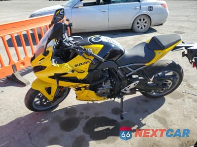 Trzecie zdjęcie samochodu z tyłu: 2024 SUZUKI GSX800 F VIN:JS1EM13B6R7101684 - miniatura